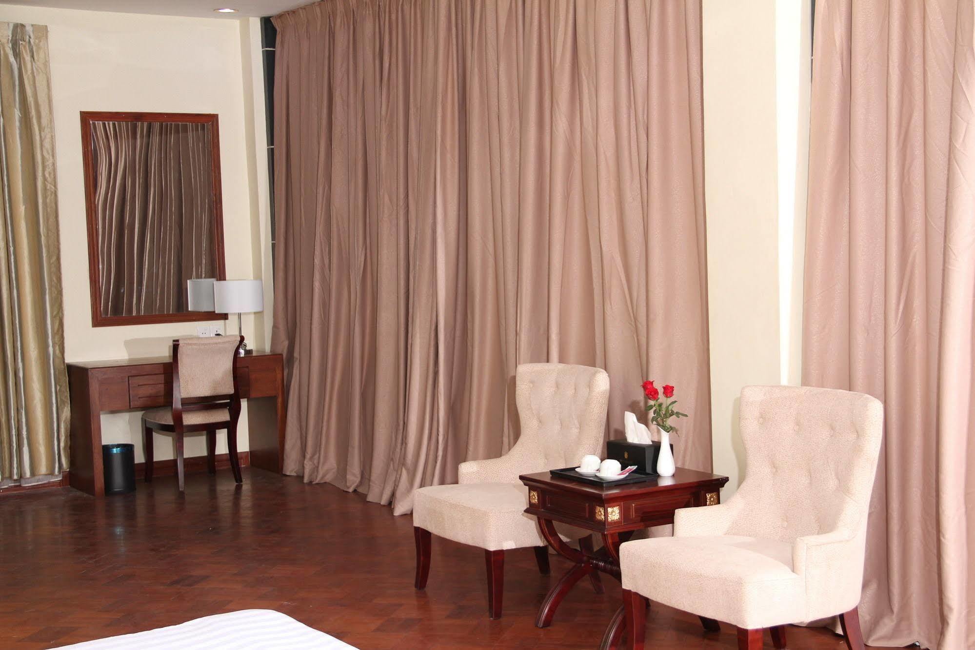 Sky Man Hotel Yangon Eksteriør bilde